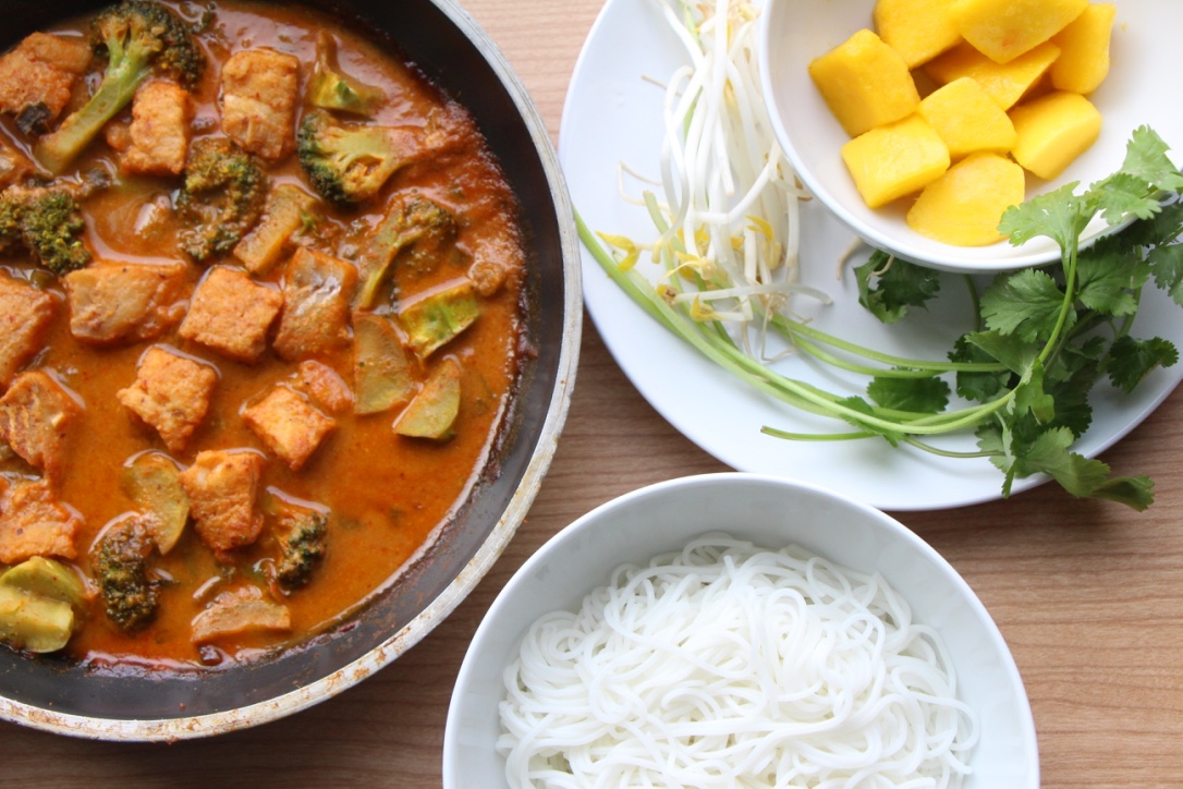 Thai Red Curry Fish Noodle 泰式紅咖哩魚 (GF, Dairy-Free, Oil-Free)