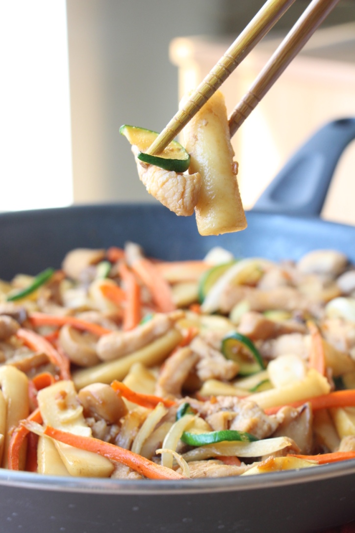 Korean Gungjung Tteokbokki: Stir-fried Rice Cakes with Chicken & Vegetables 韓式宮廷炒年糕 (Oil-Free, GF)