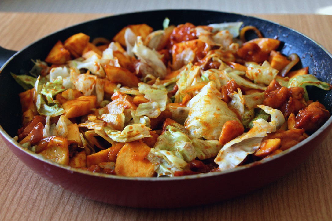 Paleo Dak Galbi: Ricecake-Less Sweet & Spicy Korean Chicken Stir fry  (GF,Vegan Options, Oil-free)