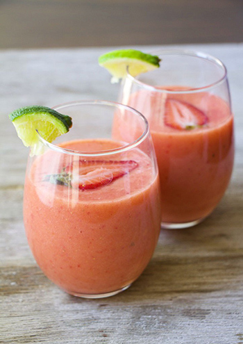 How to Make the Perfect Tropical Mocktail