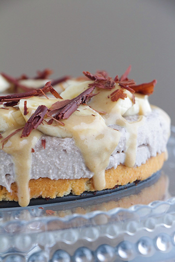 Healthy Banana Caramel Nice Cream Cake (Grain-Free & Vegan)
