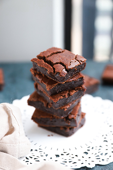 110-Calorie Dark Chocolate Mochi Brownies