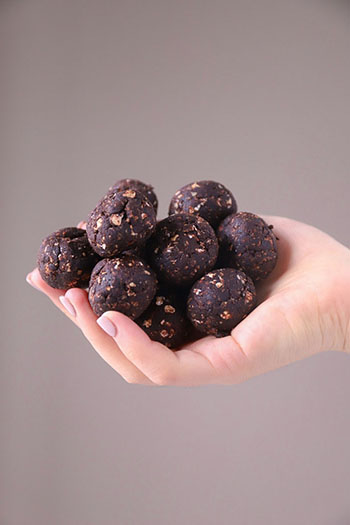 Dark Chocolate Almond Energy Balls (Raw)