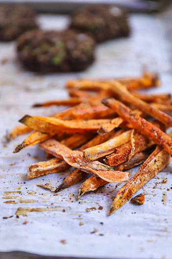 Crispy Baked Sweet Potato Fries with Sugar-Free Ketchup